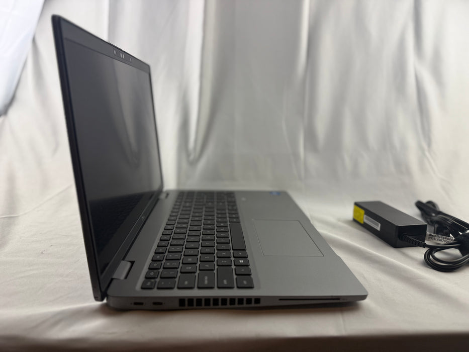 Dell Latitude 5520 15.6" FHD Touchscreen Laptop (Intel i7 11th Gen) **B**