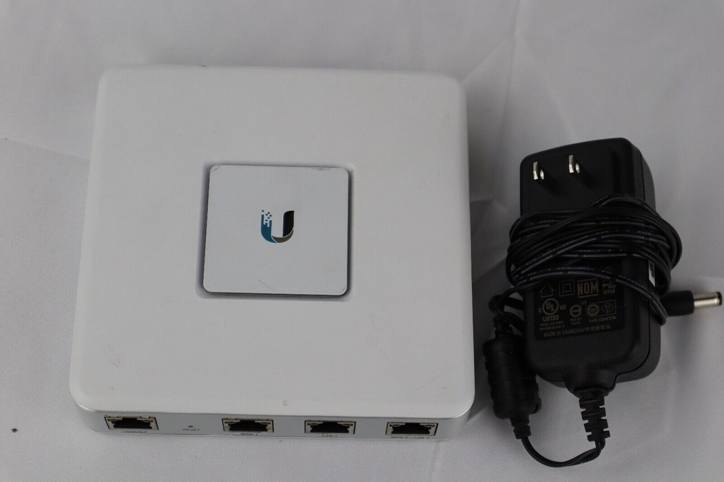 Ubiquiti Networks Unifi USG-3 1000Mbps Security Gateway w/ Adapter